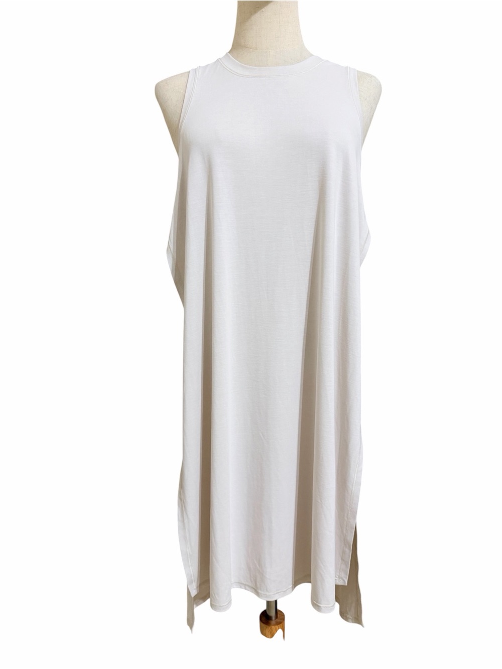 lululemon athletica Crewneck Long Tank R8 With Slits Light Beige Sports